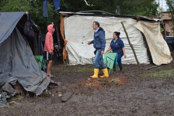 Superaron las 500 personas por la creciente del río Uruguay