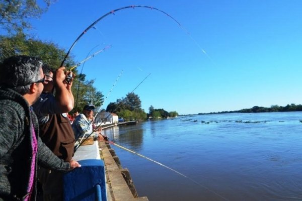 Concurso de la Comisión de Interclubes de Pesca en la costanera goyana.