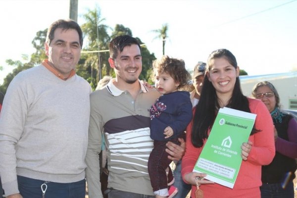 El In.Vi.Co entregó otras ocho viviendas en el B° Llamarada