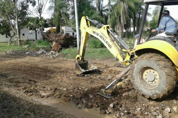 Continúan las restauraciones de calles en zonas urbana y rural de Saladas