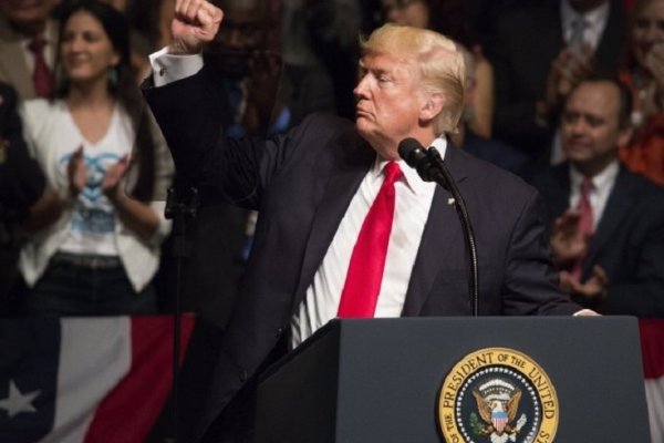 Trump dio marcha atrás con el acercamiento a Cuba de Obama