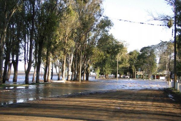 Creciente en Corrientes: Monte Caseros complicada por el avance del río Uruguay sobre la costa Sur