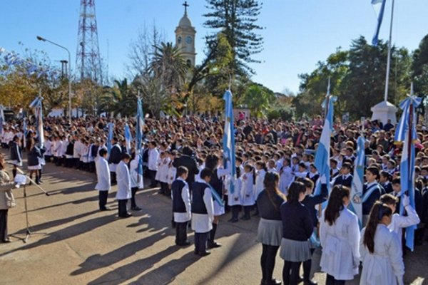 Alumnos realizaron promesa de lealtad a la Bandera en Libres