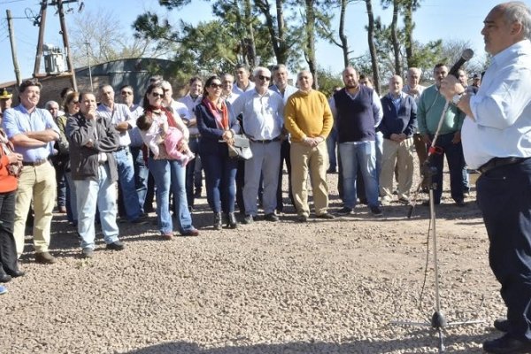 Colombi inauguró camino de ripio en Paraje La Bolsa