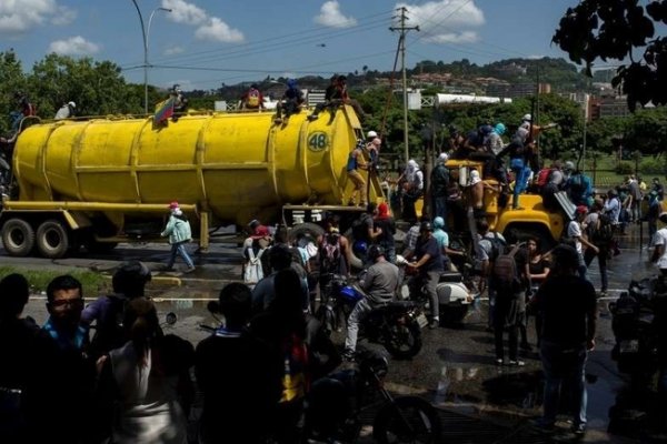 La oposición llamó a las FF.AA. a rebelarse y desconocer la autoridad de Maduro