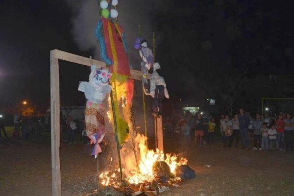 El fuego de San Juan Bautista iluminó la noche santotomeña