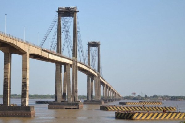 Corrientes: Buscan a una joven que habría caído accidentalmente del puente General Belgrano