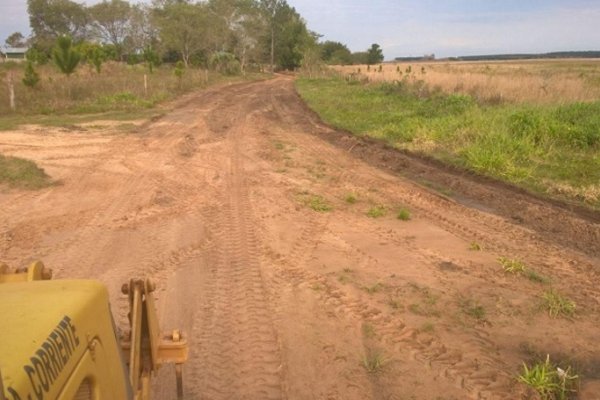 Continúa el arreglo de calles en barrios y parajes de Santa Rosa