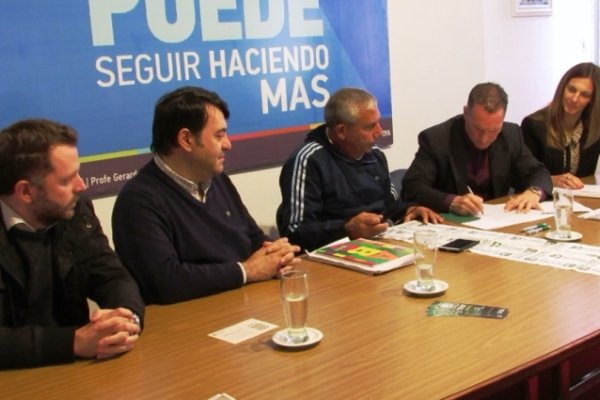 Empleados municipales y familiares podrán estudiar con descuentos en la Universidad Siglo 21