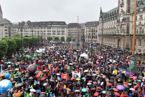 Miles de manifestantes salen a las calles de Hamburgo en la víspera del G20