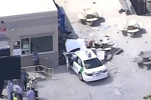 Alerta en EEUU: Un auto atropelló a un grupo de personas en Boston