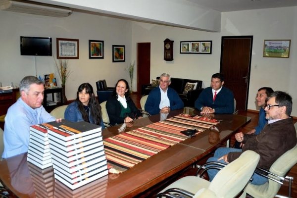 El intendente Walter Chavez se reunió con directivos bibliotecarios