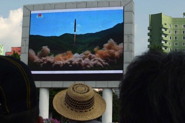 Pyongyang probó su primer misil intercontinental y redobló el desafío a EEUU