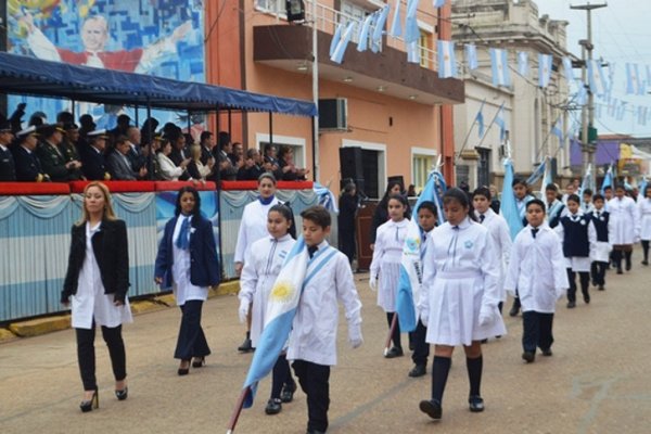 Tarabini encabezó los actos por el Día de la Independencia