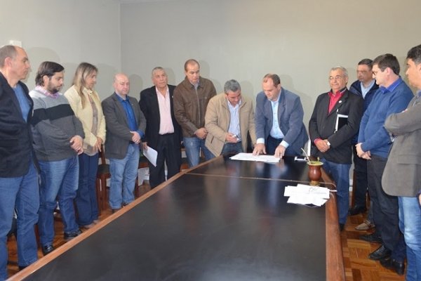 Se concretó la firma de protocolo de intención entre Santo Tomé y San Borja