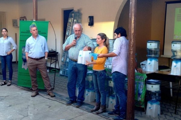 Entregan potabilizadores de agua a familias rurales de Bella Vista