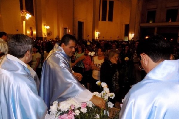 Itatí: Madres ofrecieron flores blancas a la Virgen por cada hijo