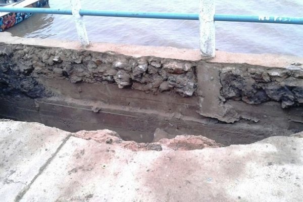 Itatí: se desmoronó parte de la costanera en plena procesión náutica, hay seis heridos