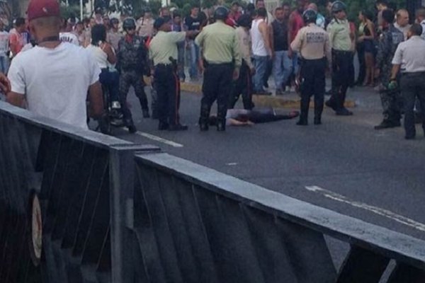 Al menos dos muertos y cuatro heridos durante el plebiscito en Venezuela