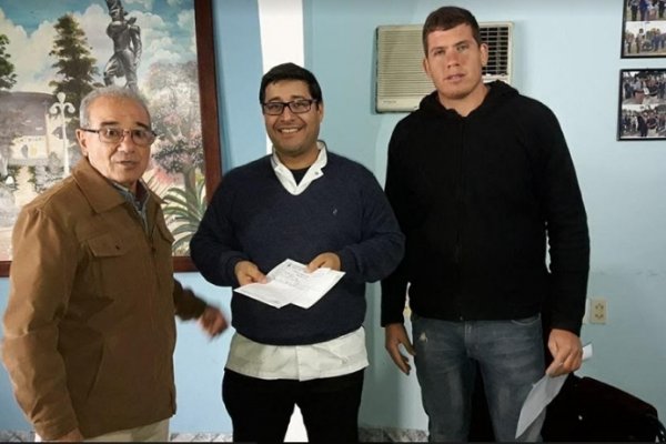 Herrero entregó ayuda económica al club Don Bosco