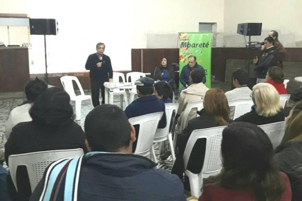 El ministro Cardozo presentó la tarjeta Mbareté en Mercedes
