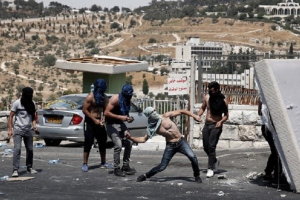 Tres palestinos muertos y casi 400 heridos en torno a la Explanada de las Mezquitas