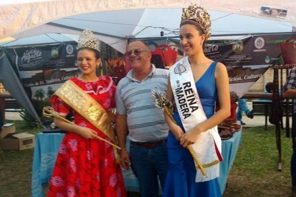 La Reina de la Madera acompañó las fiestas patronales de Santa Ana