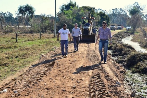El intendente Walter Chavez revisó obras en Lomas Este