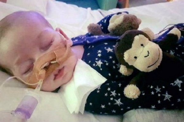 Murió Charlie Gard, el bebé que la Justicia británica ordenó desconectar