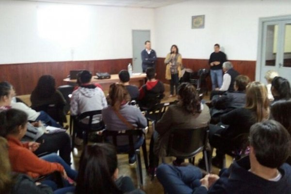 Se desarrolla taller de Turismo y Ambiente en Yatay Ti Calle