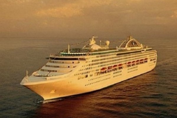 Un crucero de lujo se convirtió en un barco fantasma por miedo a los piratas