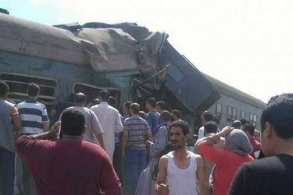 Al menos 36 muertos y 123 heridos por una colisión frontal de dos trenes en Egipto