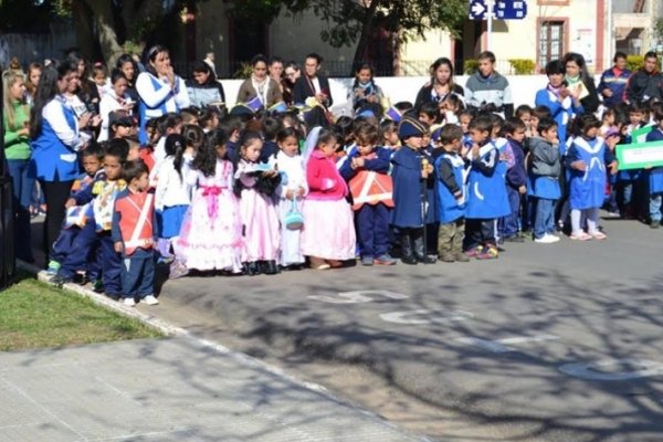 Jardineritos de Saladas homenajearon al libertador de América