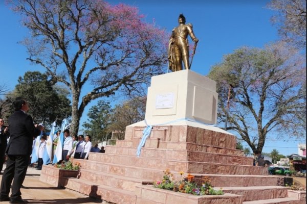 Histórico descubrimiento del Monumento al General San Martín