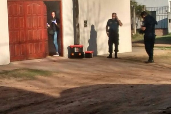 Cabo de Policía grave al efectuarse un disparo en la cabeza