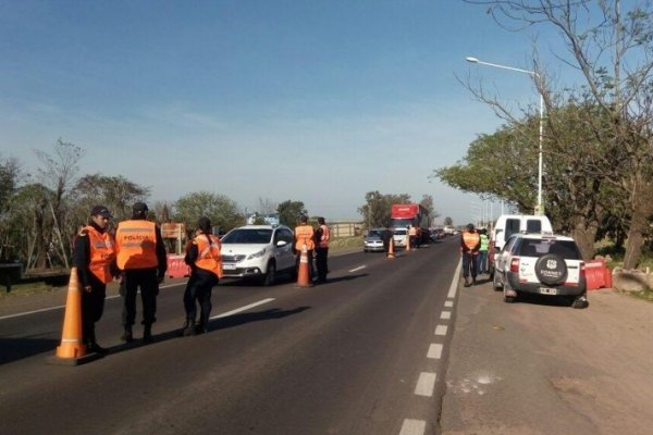 Policías realizan operativos de control y concientización a los conductores en Corrientes