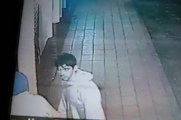 Quisieron robar una cámara de seguridad y quedaron grabados