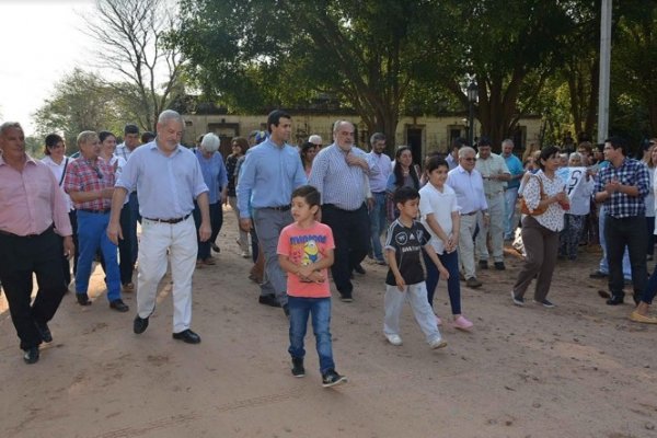 Santa Ana: El Gobierno continúa apoyando a los productores manteniendo los caminos