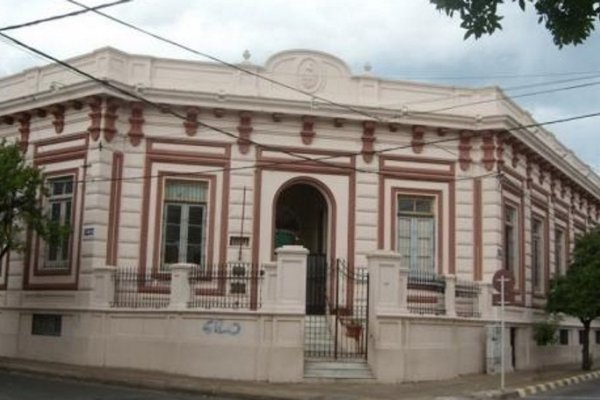 Denunció agresiones contra su hija en la Escuela Moreno