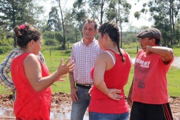 Giraud asistió a familias de oleros en el Itacuá y Atalaya