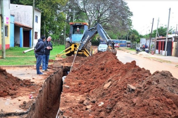 Chavez supervisó nuevas redes de agua potable y cloacas