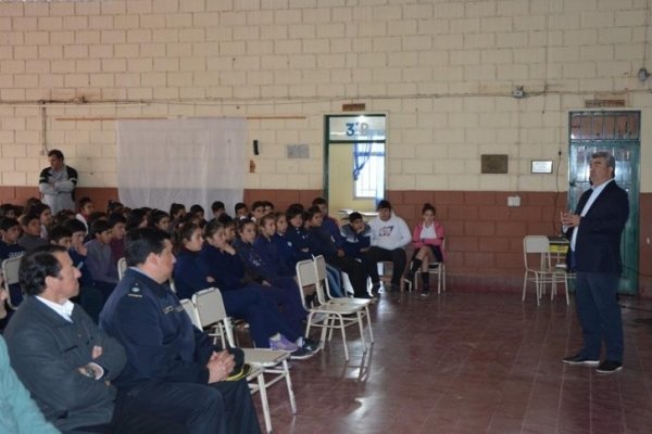 El ministro Ortega encabezó charlas de prevención del bullying, adicciones y en seguridad vial