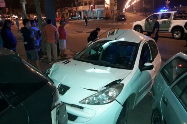 Imprudencia vial: Camioneta a alta velocidad provocó un choque en cadena en avenida Maipú