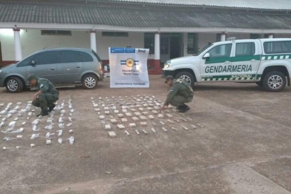 Gendarmería incautó más de 55 kilos de marihuana y detienen a dos personas en Santo Tomé