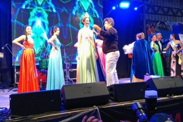 Melisa Zabala es la nueva soberana del concurso náutico goyano