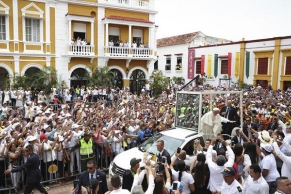Francisco culminó su visita a Colombia con un mensaje a cambiar la cultura de la muerte por la de la vida