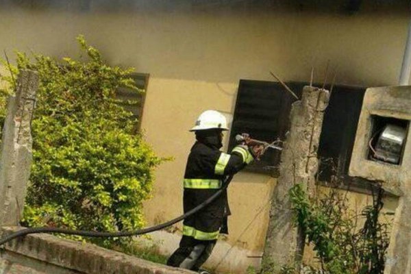Una familia perdió todo al incendiarse su casa en Itatí