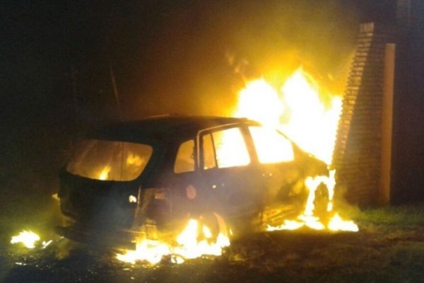 Ruta 12: Misterioso incendio de un auto cerca de Ituzaingó