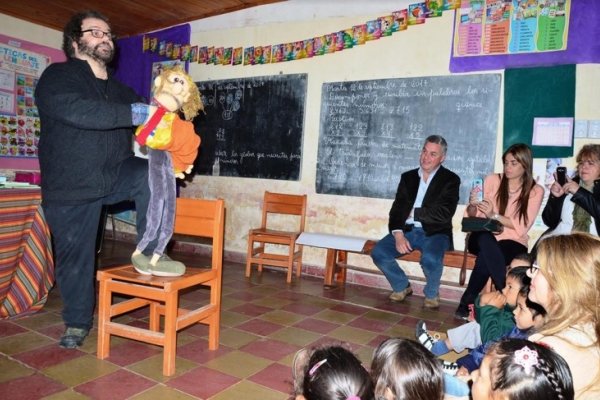 Visita oficial de Chavez a la Escuela Nº 22 de Colonia Progreso