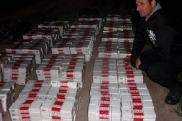 Incautan cigarrillos ilegales ocultos en una camioneta